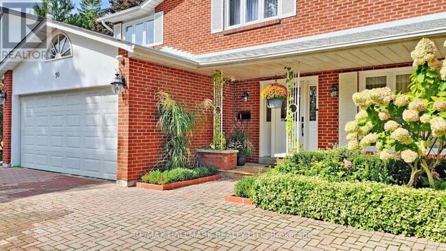 Building Photo - 50 Barrydale Crescent