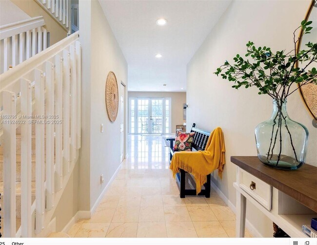 Building Photo - 665 Nandina Dr