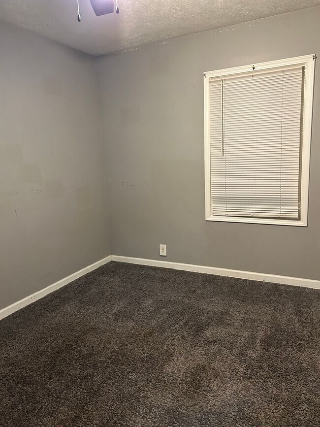 Foto del edificio - 3 Bedroom 1 Bathroom HOUSE