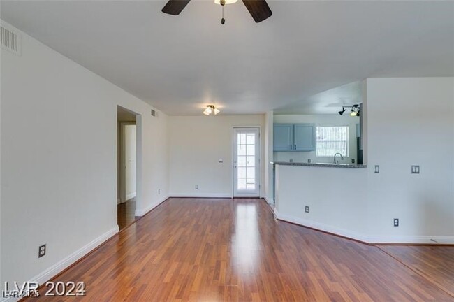 Foto del edificio - 2801 N Rainbow Blvd