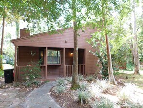 Building Photo - 4304 NE 17th Terrace