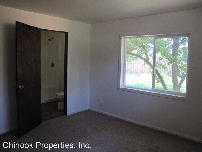 Building Photo - 3 br, 2 bath House - 1043 F St