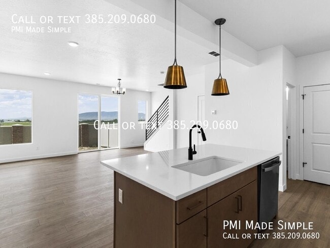Building Photo - 4935 N Willowbank Dr