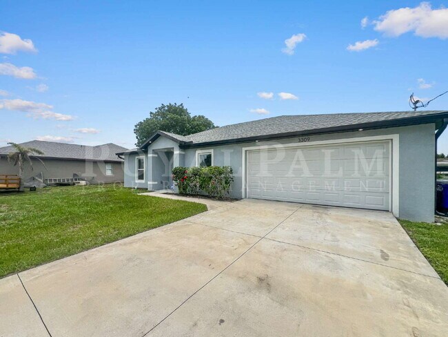 Building Photo - 4BR/2BA Home with High Ceilings, Garage & Large Kitchen Island