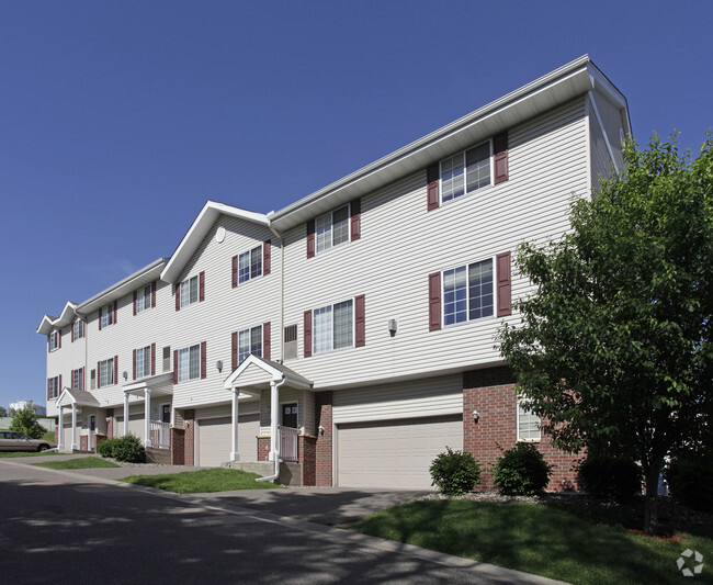 Wyngate Townhomes for Rent - Burnsville, MN | Apartments.com