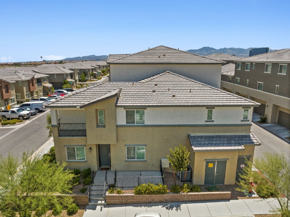 Primary Photo - Beautiful 3 BR 2.5 BA Townhouse built in 2020 off the Las Vegas Strip