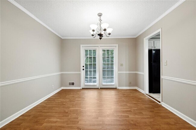 Building Photo - 2684 Forest Way NE