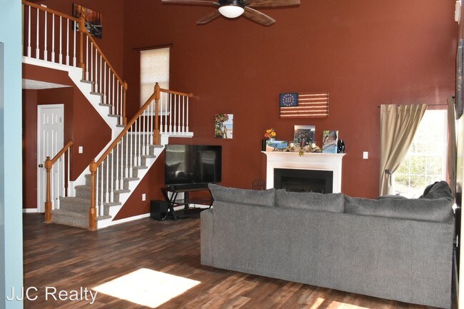 Building Photo - 4 br, 2.5 bath House - 131 Wellington Dr