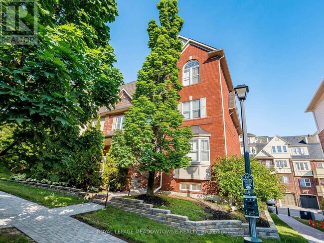Building Photo - 774-774 Neighbourhood Cir