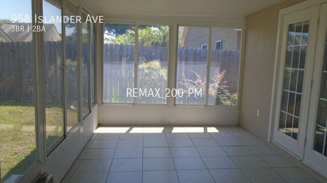 Foto del edificio - 958 Islander Ave