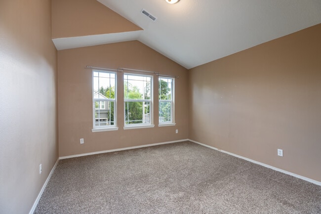 Building Photo - 58992 Greenbrier Loop