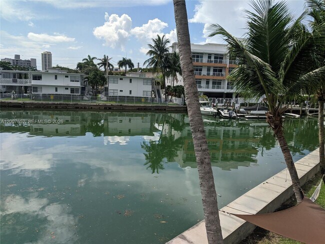 Foto del edificio - 7741 Hawthorne Ave