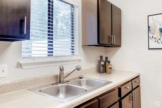 Building Photo - Regency Park Apartment Homes