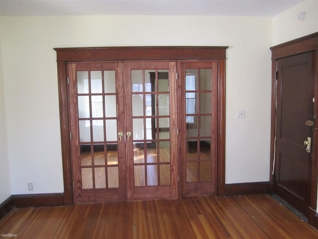 Building Photo - 398 Elm St