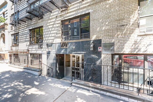 Building Photo - 147 E 82nd St