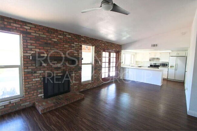 Building Photo - 621 W Los Lagos Vista Ave