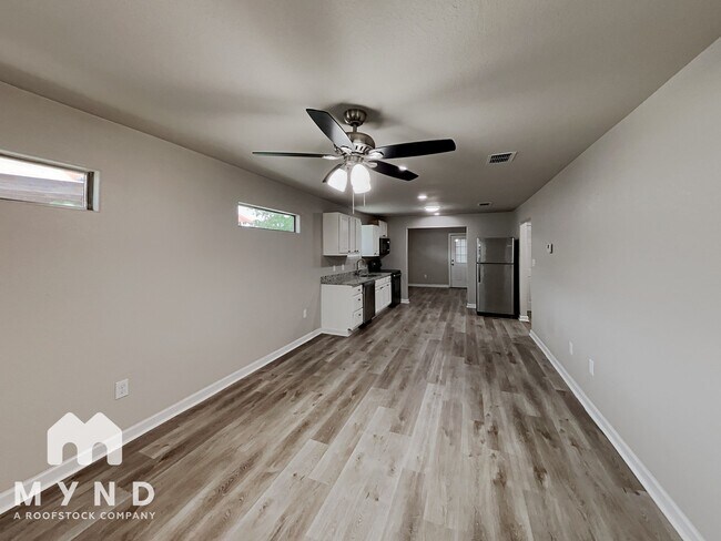 Foto del edificio - 235 E Lambert St