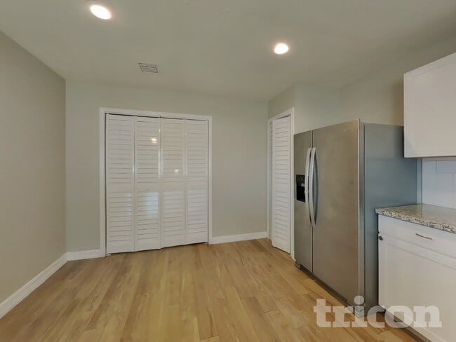 Foto del edificio - 6127 Larchbrook Dr