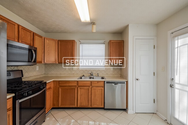 Building Photo - 3016 Sherbourne DR