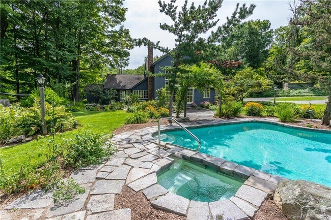 Foto del edificio - 21 Jericho Rd N