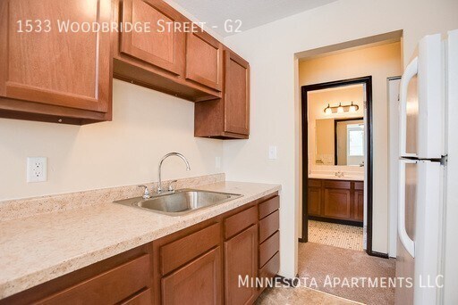 Building Photo - Beautiful Apartment near Larpenteur & Rice