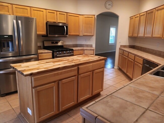 Building Photo - Stunning 4-bedroom, 3.5-bathroom home! Showings coming soon!