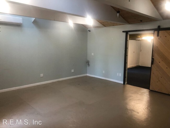 Foto del edificio - 2461 W 208th St