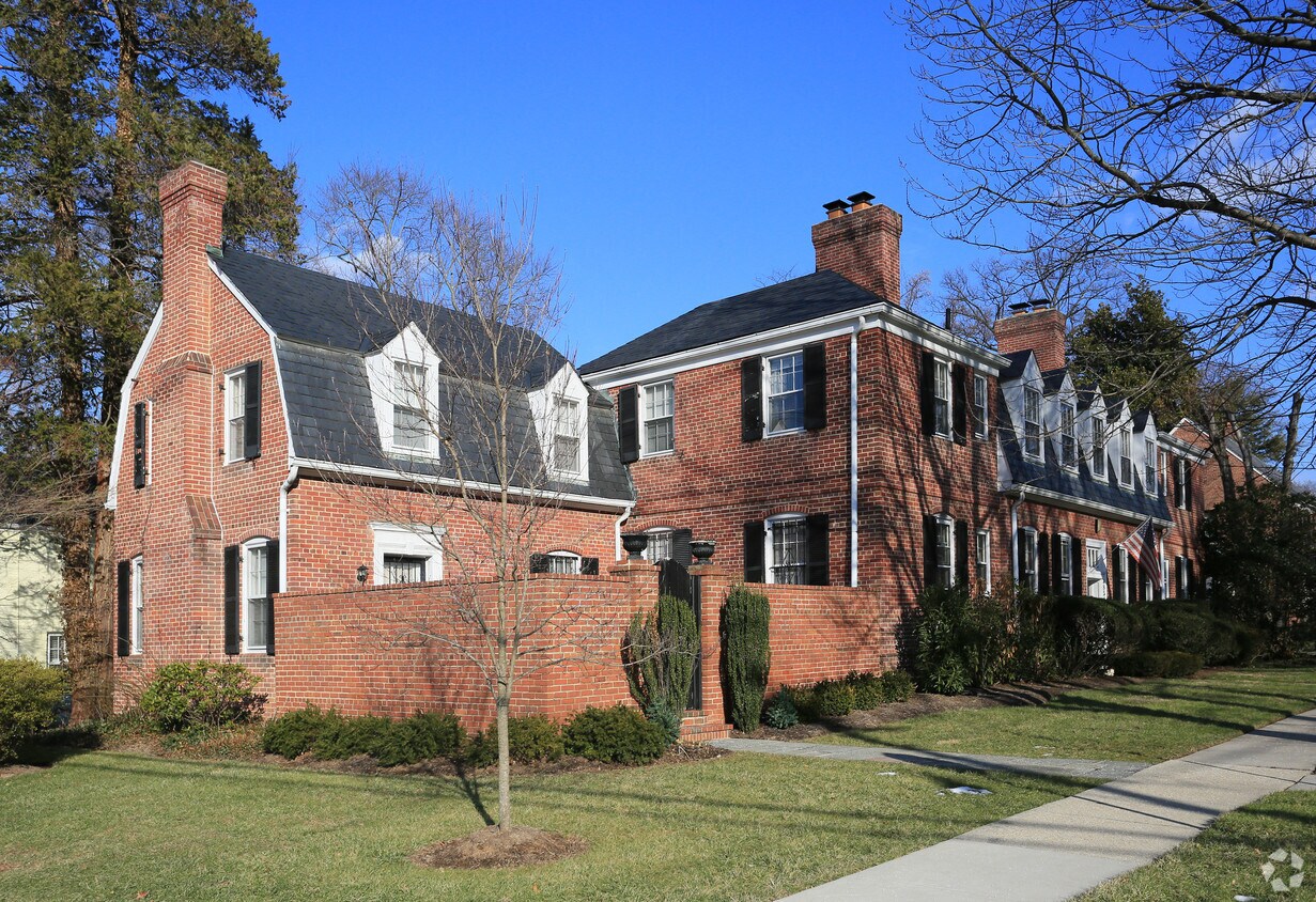 4853 Sedgwick St NW, Washington, DC 20016 Apartments in Washington
