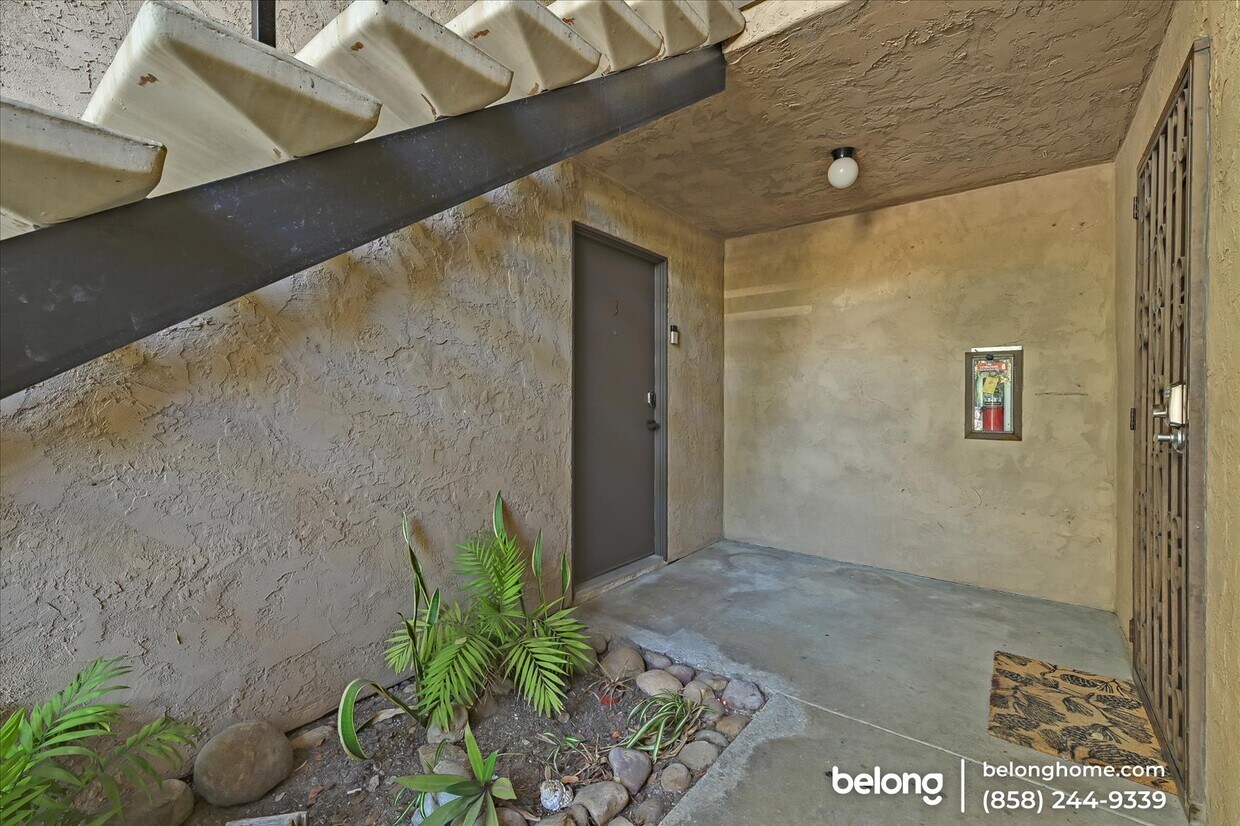 Primary Photo - 9175 Campina Dr