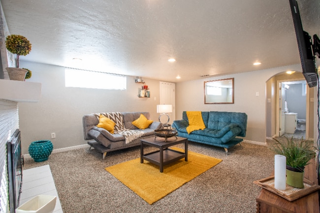 Building Photo - 35 E 1500 S