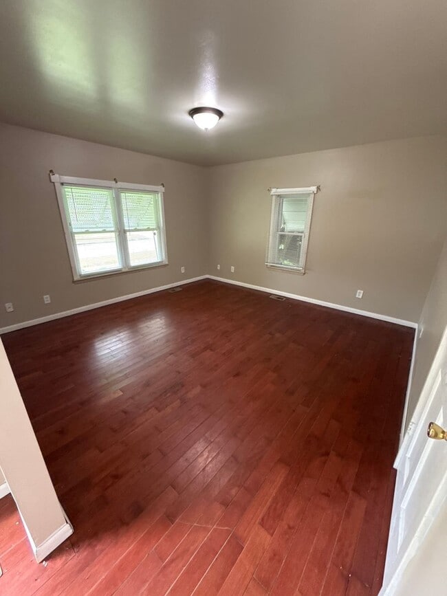 Building Photo - 2 bed 1 bath