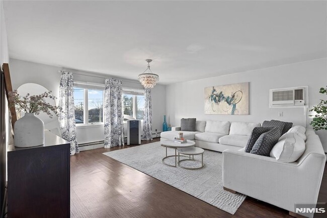 Photo - 557 Market St Apartment