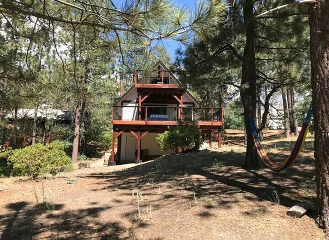 Building Photo - Serene Lakeview Cabin