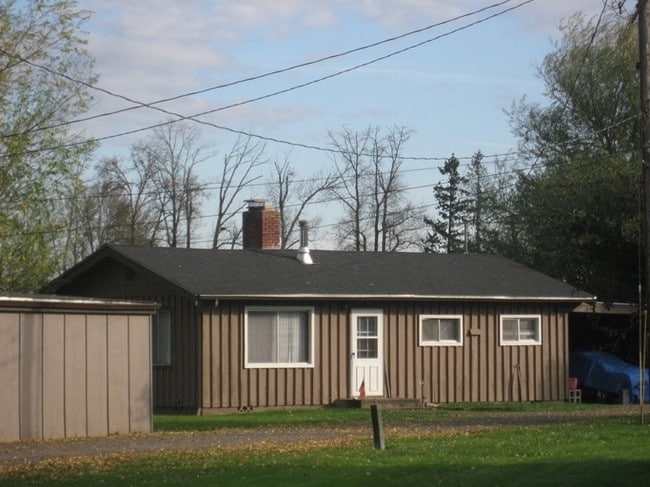 Building Photo - 34213-34231 Riverside Dr SW