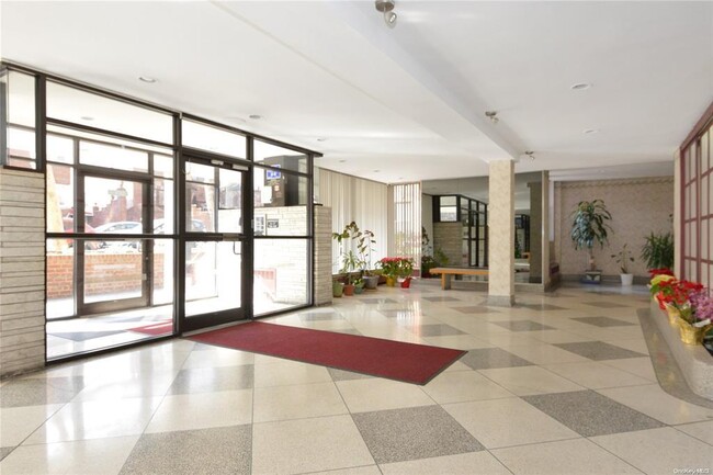 Foto del edificio - 67-41 Burns St