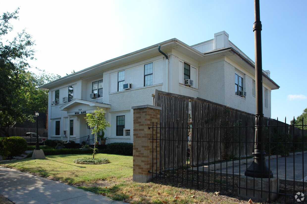 Bryan Manor Apartments Dallas, TX