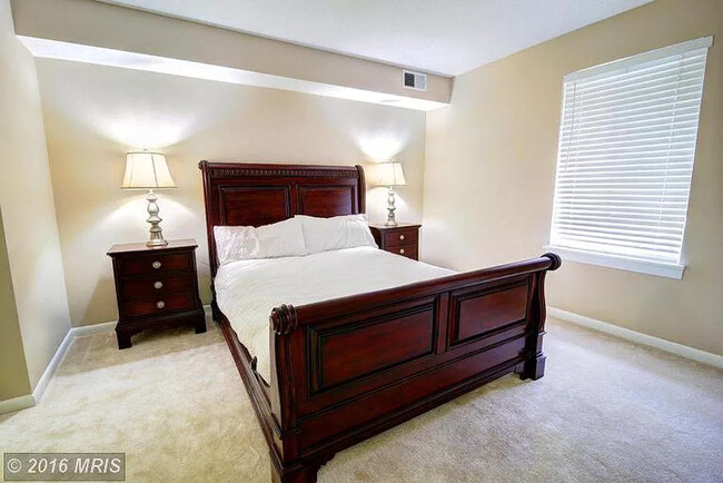Master Bedroom - 11627 Stoneview Sq