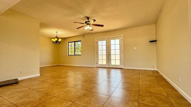 Building Photo - Eastside (Broadway and Sarnoff) 3 bedroom,...