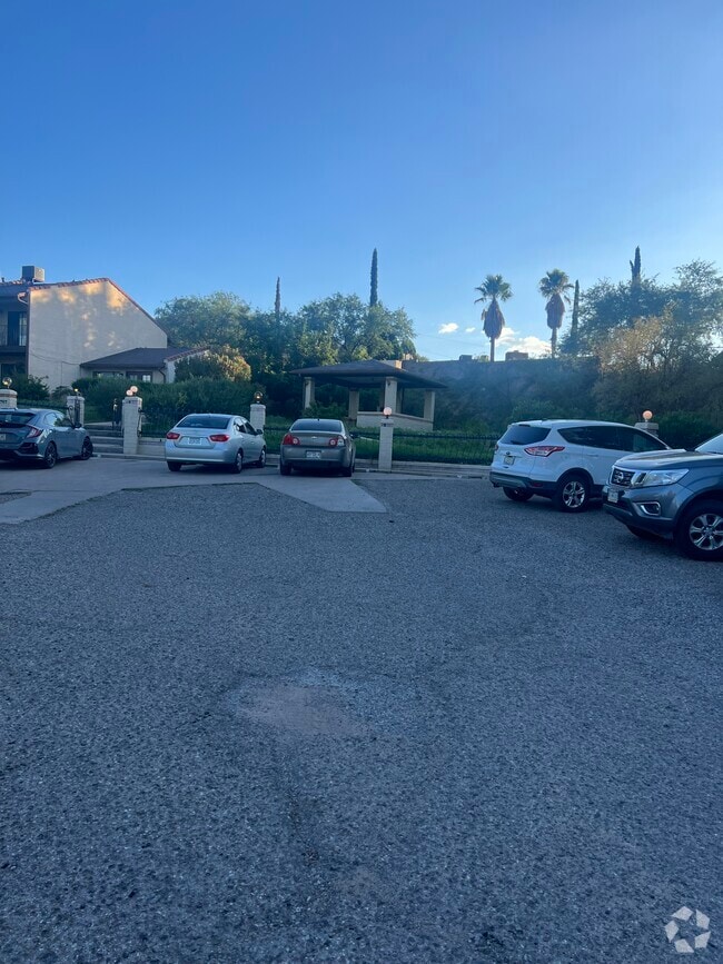 Building Photo - 793 W Mesa Verde Dr
