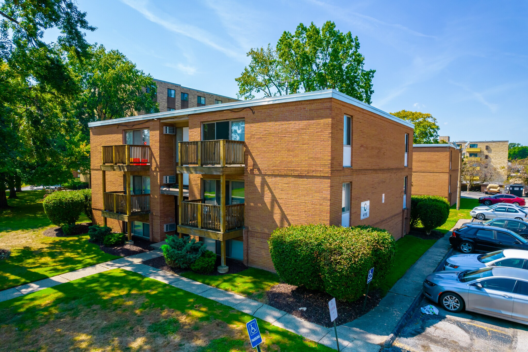 Valley Park Apartments – photo 1