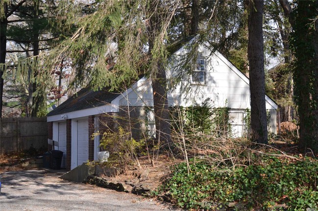 Building Photo - 150 Melville Rd