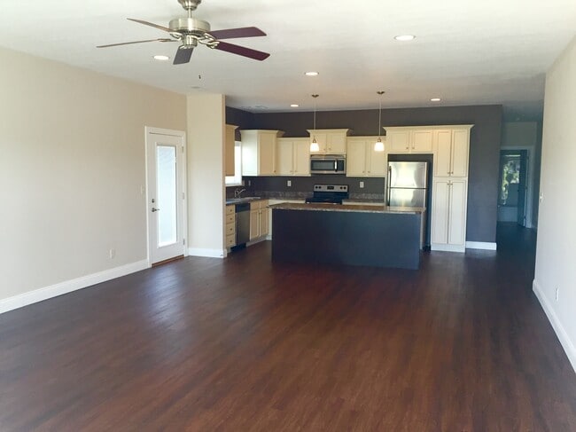 Building Photo - 4690 Picadilly Cir