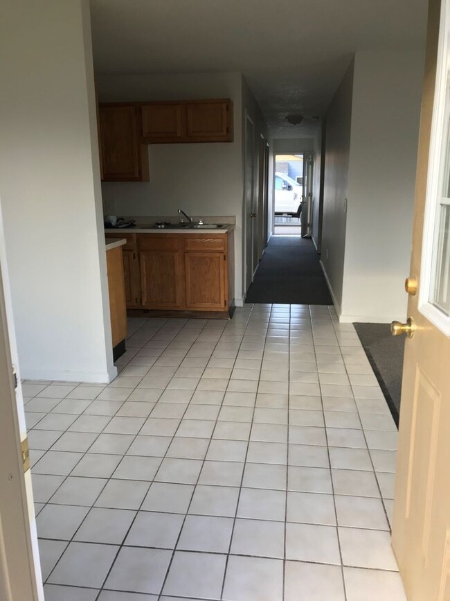 Building Photo - 3 Bedroom, Single-story Townhomes for rent in Des Moines IA