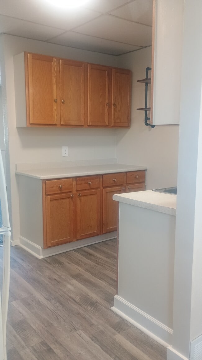 Building Photo - 1118 E Hines Ave