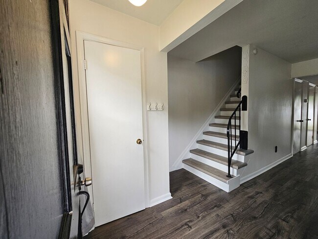 Foto del edificio - 3339 Lakecrest Rd