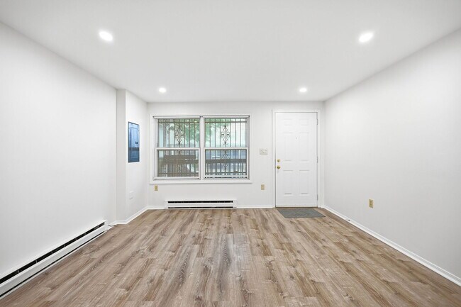 Building Photo - 21 N 13th St