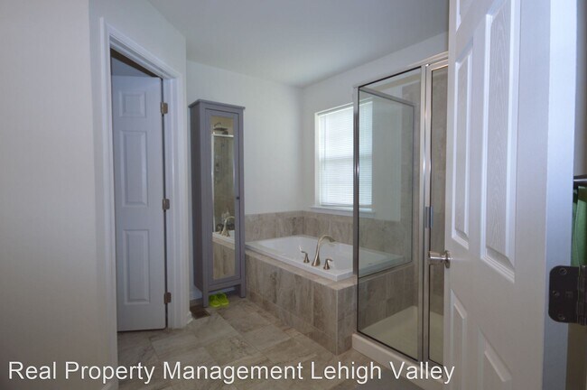 Foto del edificio - 3 br, 3 bath House - 1456 Caspian St.