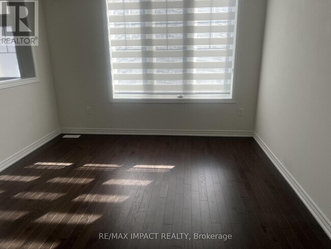 Photo du bâtiment - 317 Coronation Rd