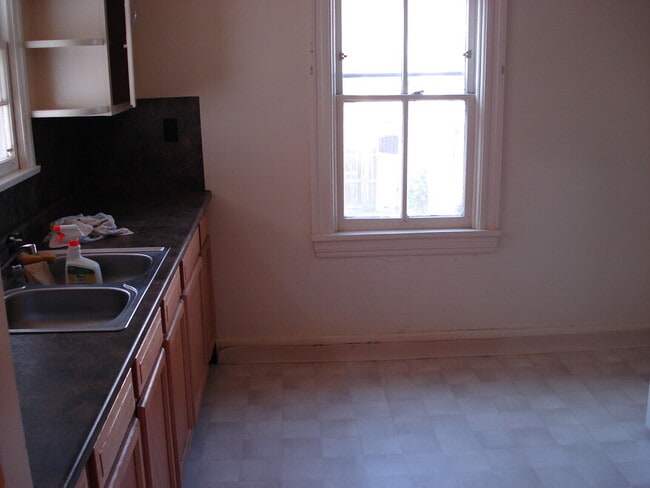 Building Photo - 15 E Garrison St