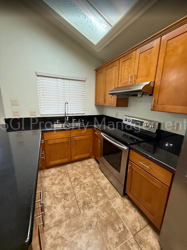 Building Photo - 2201 N Comanche Dr